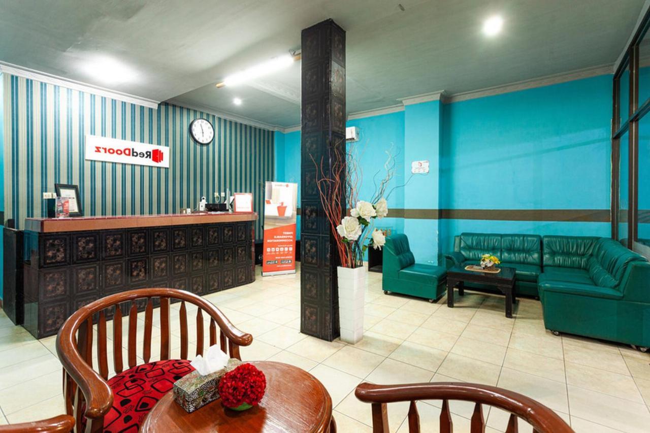 Reddoorz Near Yuki Simpang Raya Mall Medan 2 Exterior photo